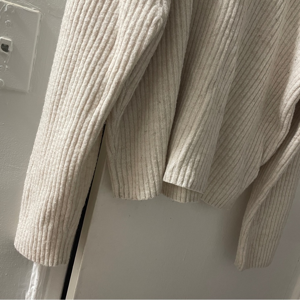 H&M Sweater - Picture 6 of 7